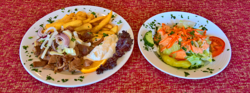 Griechisches Restaurant Athen in Magdeburg - 700.  Gyros  mit Pommes Frites,  Zaziki und frischem Salat     5,80 €