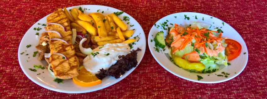 Griechisches Restaurant in Magdeburg - 701.  Suflaki-Gyros mit Pommes Frites,  Zaziki und frischem Salat     7,20 €