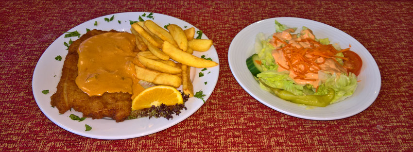 Griechisches Restaurant Athen in Magdeburg - 707.  Schnitzel mit Metaxasauce mit Pommes Frites und frischem Salat     6,20 €